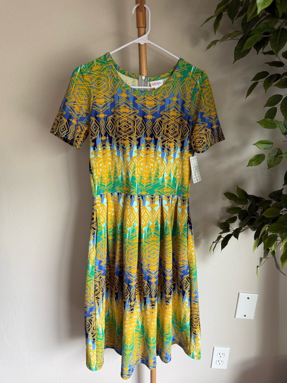LulaRoe Amelia Yellow & Blue Pattern Short Sleeve Midi Dress Women’s Size L NWT